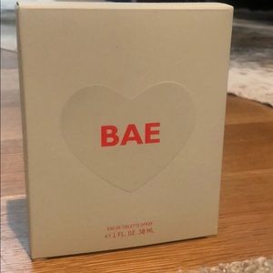 KKW Fragrance: kimoji hearts bae